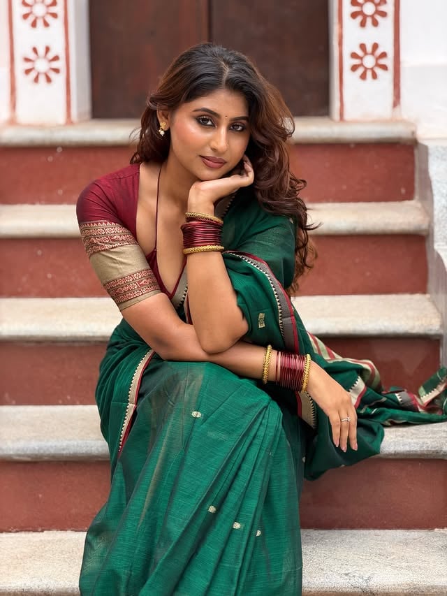 Wearing @devika_textiles ❤️🙏🏻✨ by @moni.ka_singh