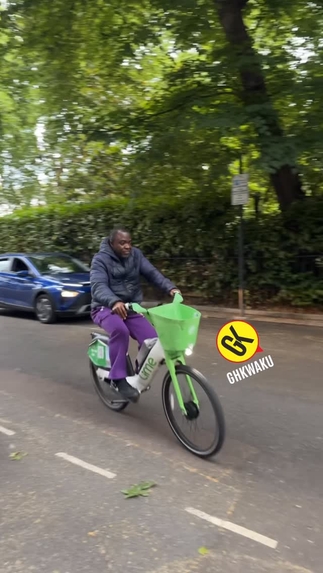 Live Report From Shatta Wale …. Sammy Flex just crashed with a bike 🚲 in London 🤣🤣🤣