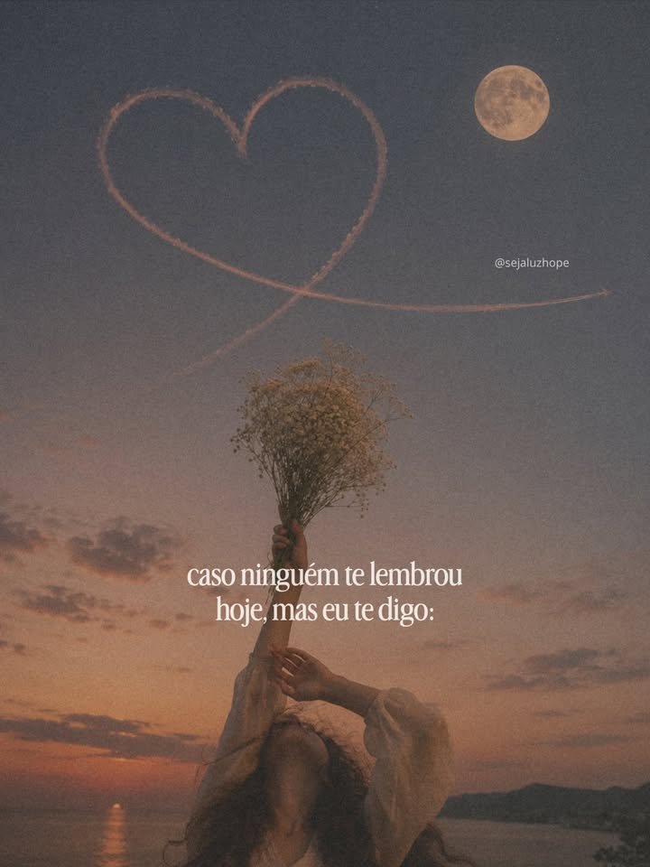 Caso ninguém tenha te falado hoje: você é incrível. ✨

Deus tem grandes coisas para a sua vida. Mesmo quando os dias parecem difíceis, Ele continua trabalhando nos bastidores, preparando caminhos, fortalecendo sua fé e escrevendo uma história maior do que você imagina.

Não desista por causa de um capítulo. Deus ainda não terminou a obra que começou em você. O que hoje parece atraso pode ser apenas preparação.

Siga em frente, confie, ore e permaneça firme. O tempo de Deus é perfeito, e aquilo que Ele prometeu encontrará você no momento certo. 🙏💛

#Deus #Fé #Esperança #MotivaçãoCristã #DeusNoControle sejaluz