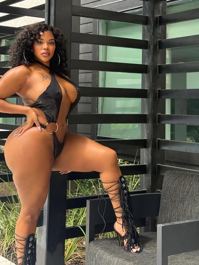 I Put the E in Exotic 🤗 @fashionnovacurve @novaswim 
🔎Ocean Air Only Metallic 1 Piece Halter Cut Out Swimsuit - Black