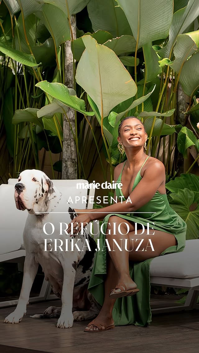 Cercada de verde, a casa de @erikajanuza , no Rio de Janeiro, parece sintetizar tudo o que a atriz buscou construir longe das câmeras: um refúgio de calma, memória e pertencimento. Com exclusividade para #MarieClaireBrasil, ela abre as portas de seu lar em um tour e revela seu apreço pelas plantas, além da relação afetiva que mantém com cada objeto que compõe a identidade da casa. Leia a reportagem completa, de @brualiceribeiro, em nosso site.

Vídeo @rdrigo___
Produção executiva @vandecazimmermann