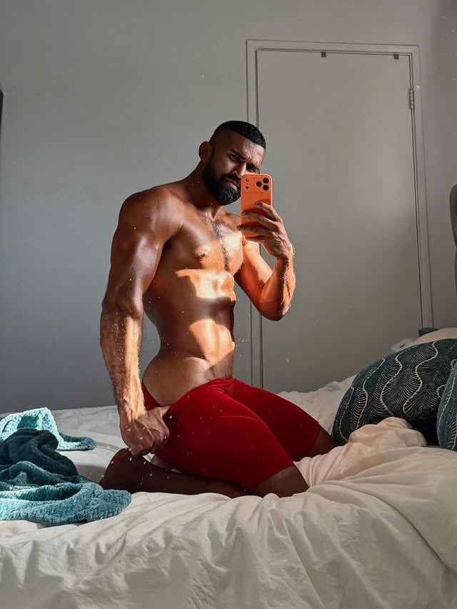 “had to take these when the sun hit just right. this isn’t a filter, it’s discipline.” ❤️🏃‍♂️🏋️‍♀️🌞🙏
