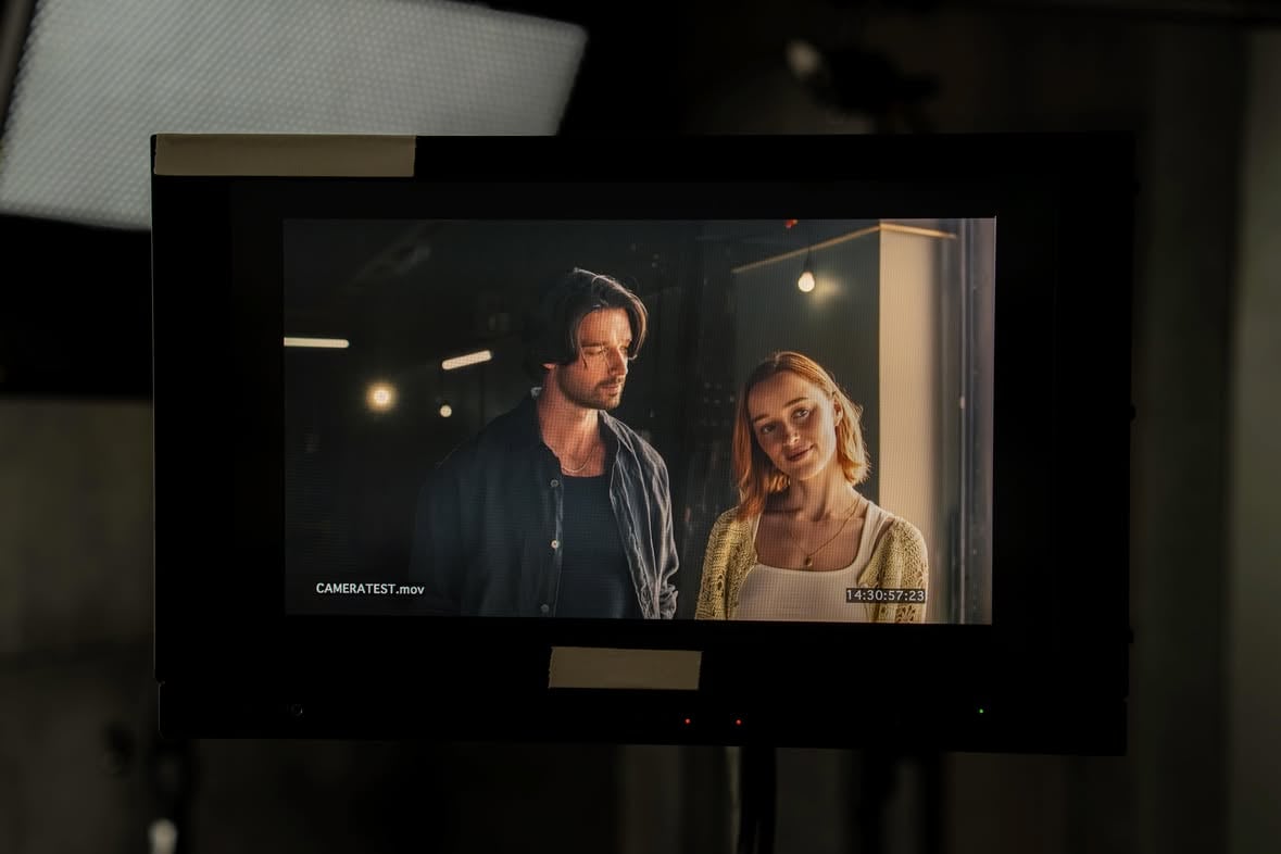 a crumb of bts from the BEACH READ camera test for you, dear reader 🐥 can’t wait to show what we’ve been cooking up ⏲️👩‍🍳

filming has officially commenced ✅ see you only in theaters on May 7, 2027 🕶️🍿🍷👜

@20thcenturystudios 
@phoebedynevor 
@patrickschwarzenegger 
@emilyhenrywrites