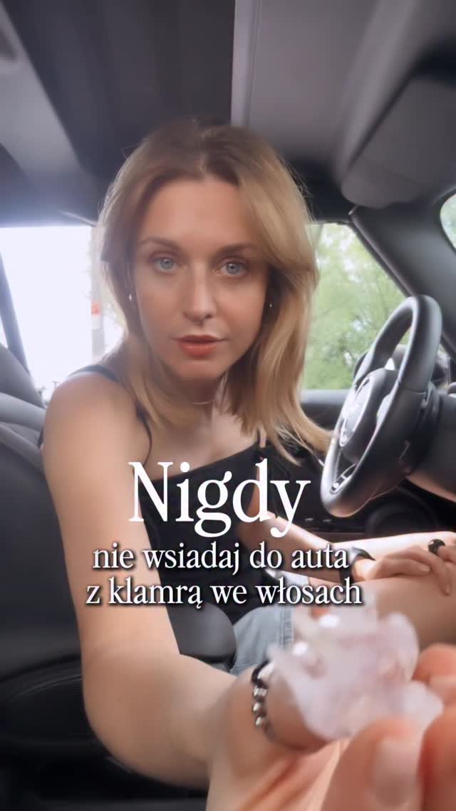 Zobaczyłam taką rolkę u @k.qpiec - i od tej pory pamiętam, żeby wyjmować z włosów klamerkę w trakcie jazdy autem. Puszczam dalej, bo warto wiedzieć 🙌🏼