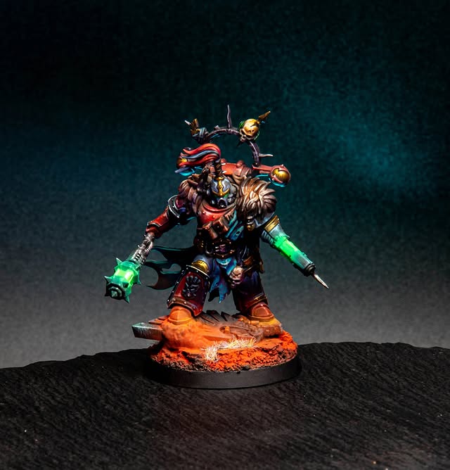 Red Corsairs Lieutenant#miniaturepainting #wargaming #painting #warhammercommunity #liberdaemonica by @liberdaemonica