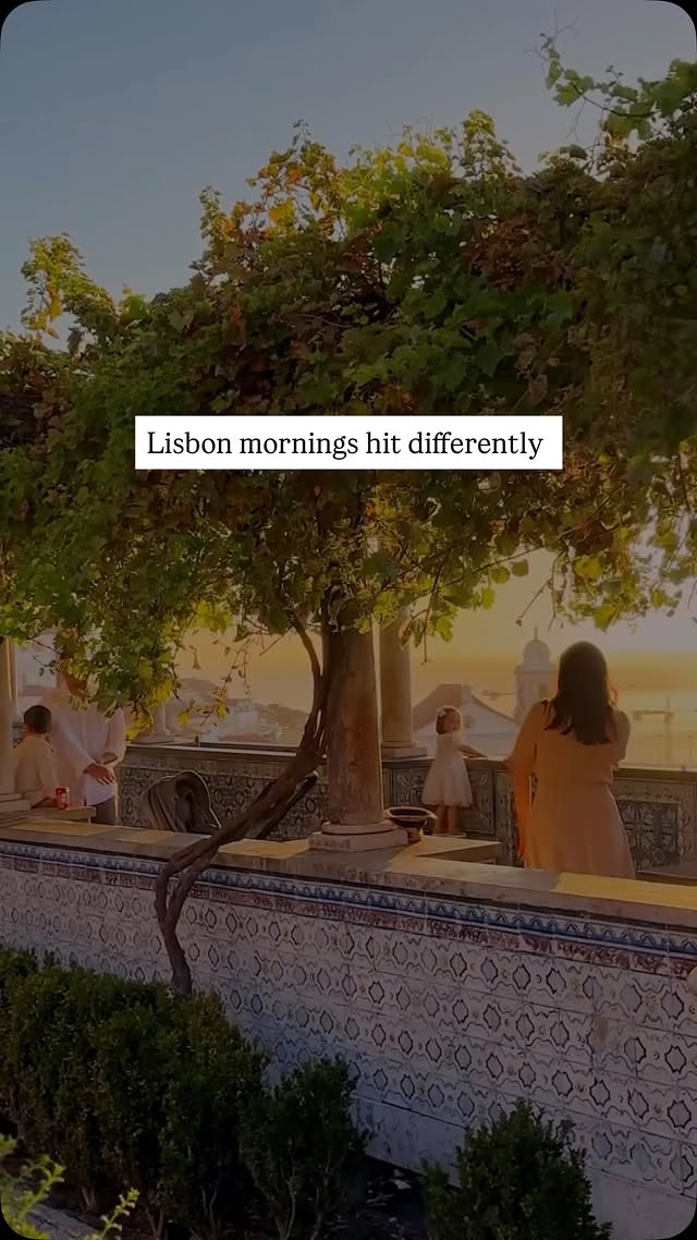 Catch the city waking up at Miradouro de Santa Luzia with @saudadeguide 🤩Would you start your day exploring Lisbon from this iconic viewpoint? 🌇 by @lisbon.travel