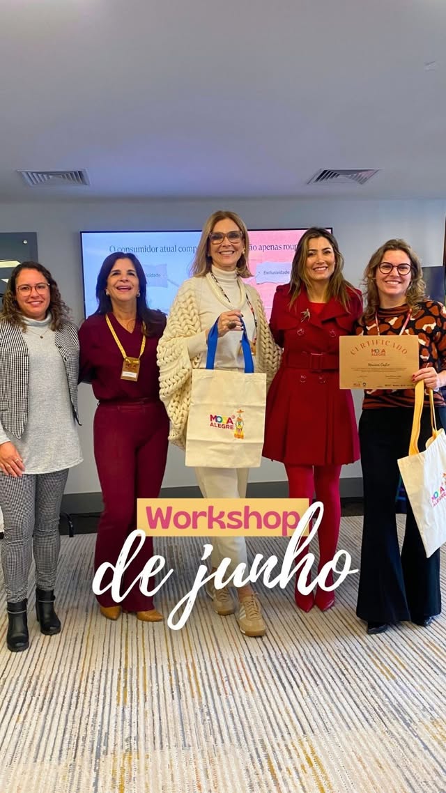 ✨ Hoje foi um dia para criar, trocar ideias e enxergar novas possibilidades através da criatividade 💛O workshop “Design de Moda”, desenvolvimento de coleção, reuniu inspiração, aprendizado e muitos processos criativos que ajudam cada participante a transformar referências em produções com mais identidade e propósito.Entre conversas, experimentações e novas descobertas, vivemos mais um encontro cheio de conexão e construção coletiva ✨💙Patrocínio Programa Trilhas de Empreendedorismo Social 2026 @banrisul @vidatrilegal @badesul @governo_rs @ongarattodigital by @tainavidal