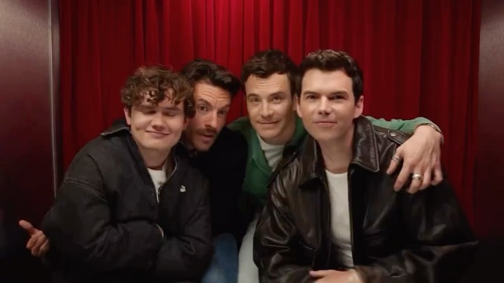 “How do you fit four Bridgerton brothers in a photo booth? Find out tomorrow... 👀” - @netflixuk ❤️🖤 #bridgertonseries @jbayleaf lukenewtonuk @will_tilston @bridgertonnetflix @juliaquinnauthor @netflix #bridgerton #bridgertonnetflix #juliaquinn #netflix by @thebridgertonfamily