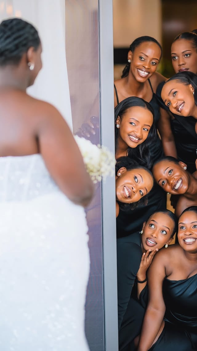 A bride, her tribe and unforgettable vibes🫂❤️Studio: @imigongoweddings Bride: @rosinemolly Groom: @shyaka_fred #kigali #wedding #rwanda #rwandagirls #rwandaupdates by @rgl_rwanda