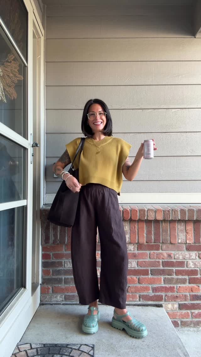 work + 93 degrees 😅..@gap @freepeople @melissaofficial @eyebuydirect @drinkolipop @madewell ..#ootd #styleinspo #outfitinspo #outfitinspiration #outfitideas by @mmotherem