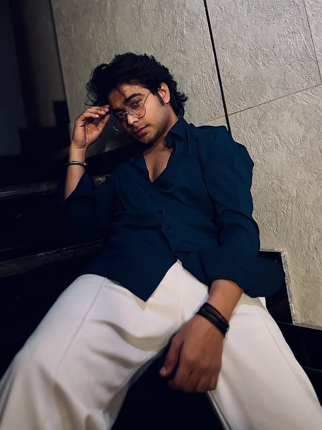 Hnji..! Class start kre? 📓💕🫣
Shhh… 🤫 it’s our secret.
.
📸 @aayushhchoudharyyy 
#newpost #mohitthareja