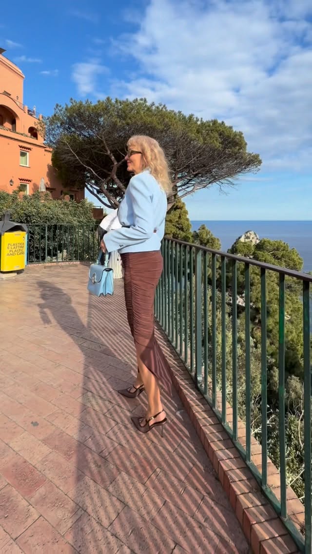 Sunny afternoons in Capri just hit differently. 🤎🩵

For this look, I styled a fitted draped tulle midi dress with a slit, a pastel blue blazer, classic pumps and a matching handbag.

I love how the soft tulle, elegant draping and flattering silhouette make this trend feel both feminine and modern.

And with views like these from Punta Tragara, the outfit almost feels part of the scenery.

Would you wear this outfit for a day in Capri? ✨

Dress: @micas.official 
Blazer: @patriziapepe 
Pumps: @lesilla 
Bag: @versace 
Hotel: @puntatragarahotel 

Shop this beautiful and unique dress via the Micas link in my BIO.

Use code: LIL12 for 12% OFF on all pieces.

You can also find similar styles in my Shop LTK via the link in my BIO.
.
.
.
.
.
.
.
.
.
.
.
.
#micas #stylishwomen #fashionover50 #luxurytravel styleover50