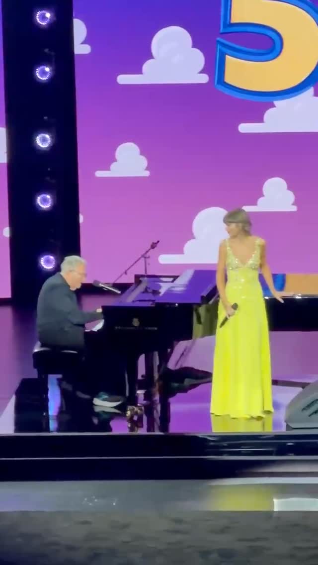🚨 MEU DEUS!

Taylor Swift cantando “You’ve Got a Friend In Me”, com Randy Newman.