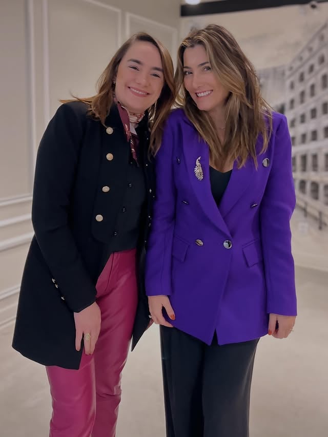Vocês já me viram usando esse blazer maravilhoso por aqui e eu sigo apaixonada por ele.💜Ele é uma confecção exclusiva da @crisboarettoalfaiataria . Esses registros são dos bastidores da criação dessa peça, em um espaço inspirador onde cada detalhe é pensado com muito amor e cuidado!🥰Acredito que a moda tem esse poder: Quando uma peça é feita para valorizar quem somos, ela vai muito além da roupa.✨..#alfaiataria #lookexclusivo #purple #alfaiatariapremium #fashion by @tainavidal