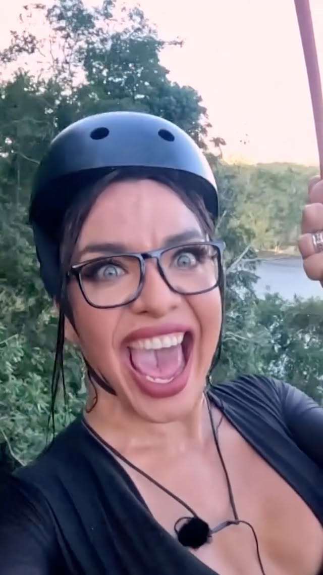 Fernanda Brown (@fersbrown) está dispuesta a todo por recuperar el amor de Christopher Peral (@itschrisperal), incluso, lanzarse en tirolesa 😅 #VolveríasConTuEx2 Capítulos disponibles en Disney+ y Mega Go