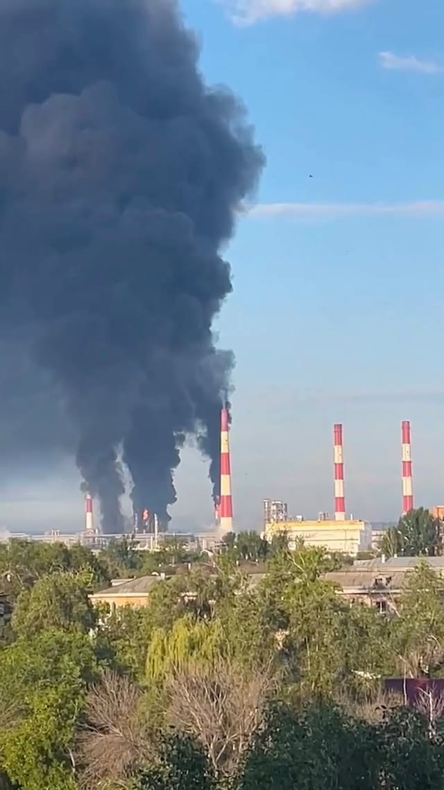 Продовжуємо застосовувати українські далекобійні санкції проти російських воєнних об’єктів і нафтової галузі. Зокрема, цієї ночі українські FP-5 Flamingo влучили у воєнний завод у Чебоксарах, який забезпечує армію окупанта компонентами для дронів і ракет. Дякую ЗСУ за влучність! Уражено також за минулу ніч нафтопереробний завод «Куйбишевський» у Самарському регіоні. Відстань від лінії фронту – понад 900 кілометрів. Вдячний воїнам ССО, СБС та ГУР. Досягли також цілком справедливі відповіді СБУ і двох об’єктів нафтової інфраструктури у Володимирському регіоні на відстані 700 кілометрів. Дякую всім, хто б’ється та працює заради України!
____

We continue to apply Ukrainian long-range sanctions against Russian military facilities and the oil industry. In particular, last night Ukrainian FP-5 Flamingos struck a military plant in Cheboksary that supplies the occupier’s army with components for drones and missiles. I thank the Armed Forces of Ukraine for their precision! The Kuibyshev oil refinery in the Samara region was also hit last night. The distance from the frontline is more than 900 kilometers. I am grateful to the warriors of the Special Operations Forces, the Unmanned Systems Forces, and the Defense Intelligence of Ukraine. The entirely just responses of the Security Service of Ukraine also reached two oil infrastructure facilities in the Vladimir region, at a distance of 700 kilometers. I thank everyone who fights and works for Ukraine!
