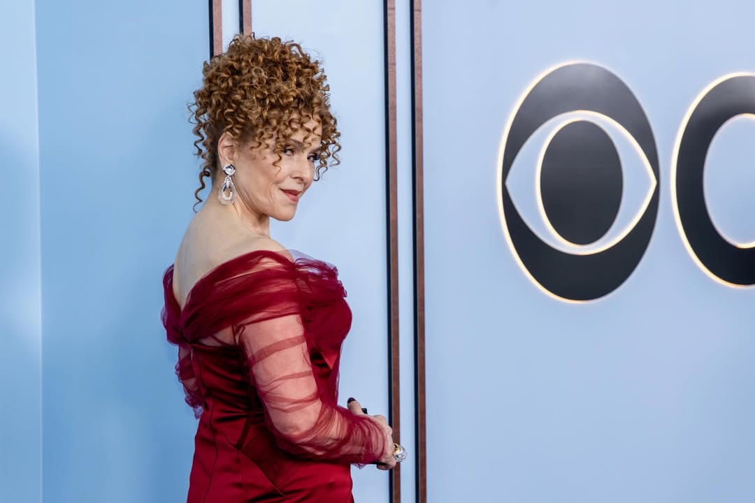 The eternal @officialbernadettepeters on the Tonys red carpet 📸 @triciambaron by @theatermania