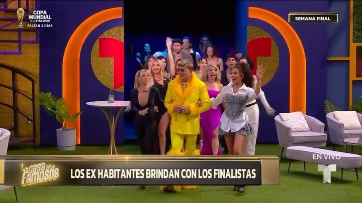 Igual de emocionados que la primera vez - aunque ahora con uno que otro rencor- todos los habitantes se vuelven a reunir dentro de La Casa 😁 #LCDLF6