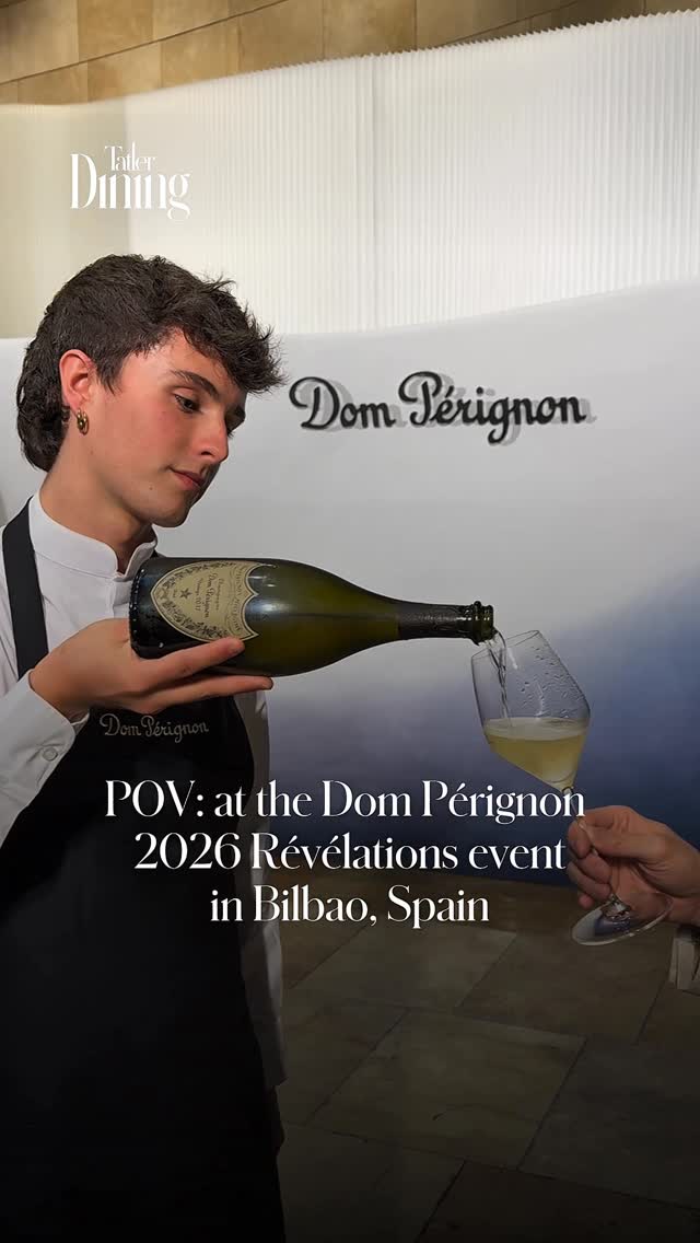 On June 4 in Bilbao, Dom Pérignon hosted its 2026 Révélations event.It started at Carreras Mugica gallery, where chef de cave Vincent Chaperon and artist Claudine Drai broke down the idea of place—how a vineyard’s soul outlives any single harvest. We tasted the Pré-Assemblages 2025.Then to the Guggenheim. Guests including Alexa Chung, Tom Blyth and Daniela Norman gathered in the atrium as Tilda Swinton and Olivier Saillard performed ‘House of Gestures’. Afterward, a quiet walk through the Ruth Asawa exhibition before dinner in the main hall, where Basque chefs Eneko Atxa and Josean Alija showcased the region’s produce with an impressive dinner.The night culminated in the reveal of Dom Pérignon Vintage 2018—the first vintage fully shaped by Chaperon. Keep watching for a look inside the event. 在6月4日，Dom Pérignon 於畢爾包（Bilbao）舉辦了2026 Révélations 活動。由 Carreras Mugica 畫廊揭開序幕，酒窖負責人 Vincent Chaperon 和藝術家 Claudine Drai 深入剖析「地方」概念：葡萄園的靈魂能夠超越單一收成。其後我們更品嚐了 Pré-Assemblages 2025。接著去到古根罕博物館（Guggenheim）。當 Tilda Swinton 和 Olivier Saillard 上演《House of Gestures》時，Alexa Chung、Tom Blyth、Daniela Norman 等嘉賓匯聚大堂中庭。活動完結後，大家亦於晚宴前慢慢步入 Ruth Asawa 展覽作靜謐參觀。晚宴則在主廳舉行，由巴斯克名廚 Eneko Atxa 和 Josean Alija 以極具代表性的在地食材呈現了一場精彩晚餐。高潮落在公布 Dom Pérignon Vintage 2018；這支酒是由 Chaperon 完全塑造的首個年份。繼續觀看活動內幕#tatlerdininghk #tatlertastes#dompérignon #révélations2026 #bilbao by @tatlerhongkong