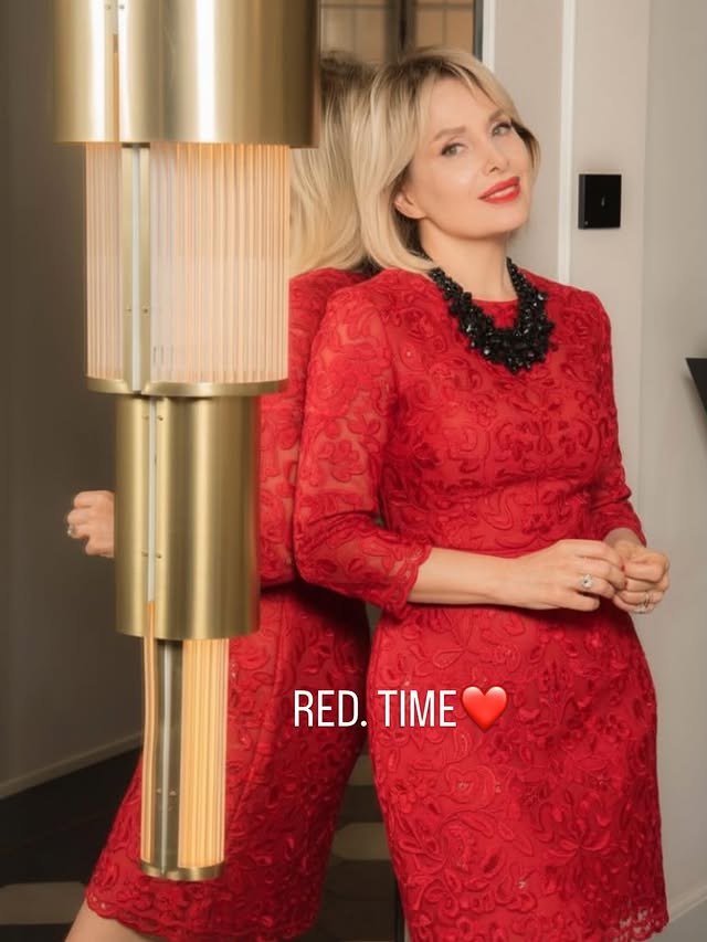 amò questo colore  lo adoro a voi piace ? mio outfit per questa sera❤️❤️❤️❤️❤️